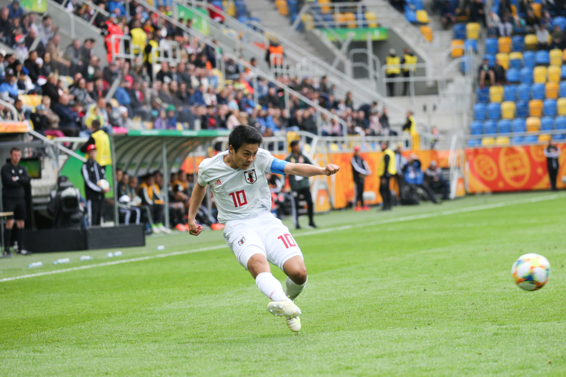 注目 サッカー 雷様か マイティー ソーか いや 齊藤未月だ 世界を圧倒するフィジカルコンタクト スポーツニュースlive