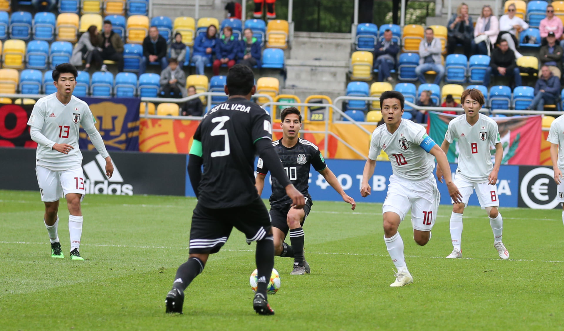 雷様か マイティー ソーか いや 齊藤未月だ 世界を圧倒するフィジカルコンタクト Footballista フットボリスタ