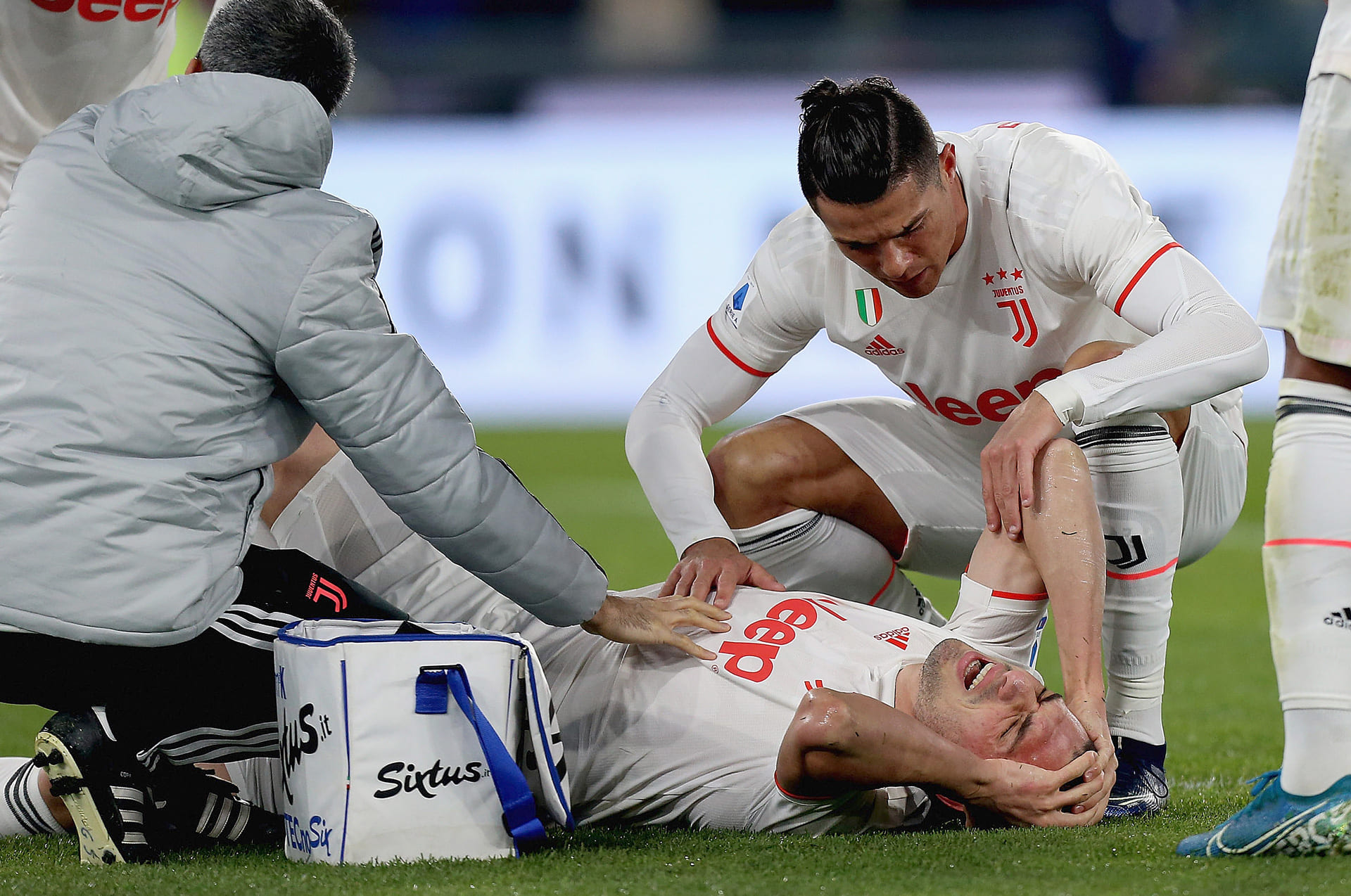 ローマvsユベントス戦で連続負傷者 過密日程が選手を壊す Footballista フットボリスタ