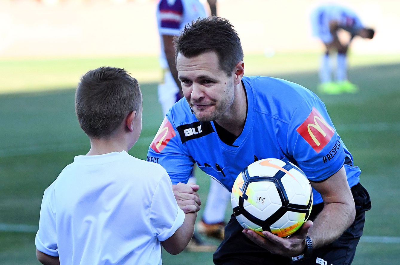 子供は審判に文句を言ってはいけない サッカーに 教育 を含めるべきか Footballista フットボリスタ