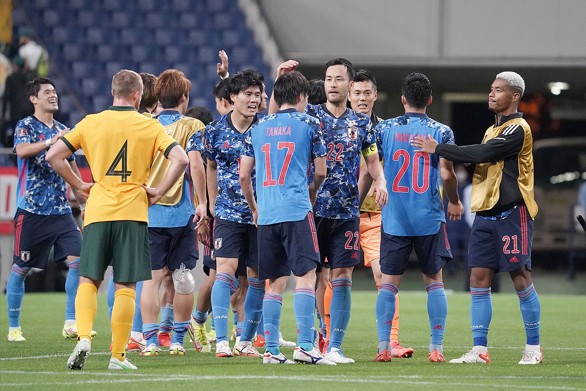 驚きの［4-3-3］＋選手変更は日本に何をもたらした？オーストラリア戦分析