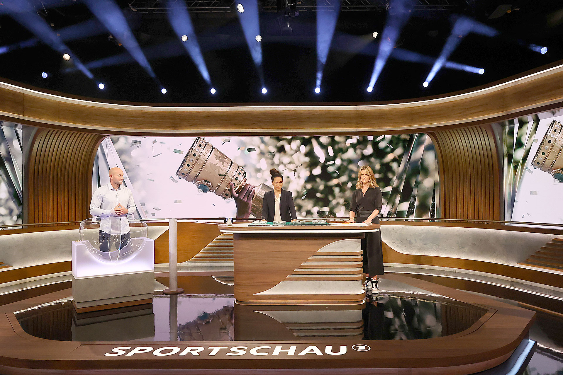 視聴者0万人減に集客も競争力も停滞 ブンデスリーガを襲う焦燥 Footballista フットボリスタ 視聴者0万人減に集客も競争力も停滞 ブンデスリーガを襲う焦燥 Footballista フットボリスタ