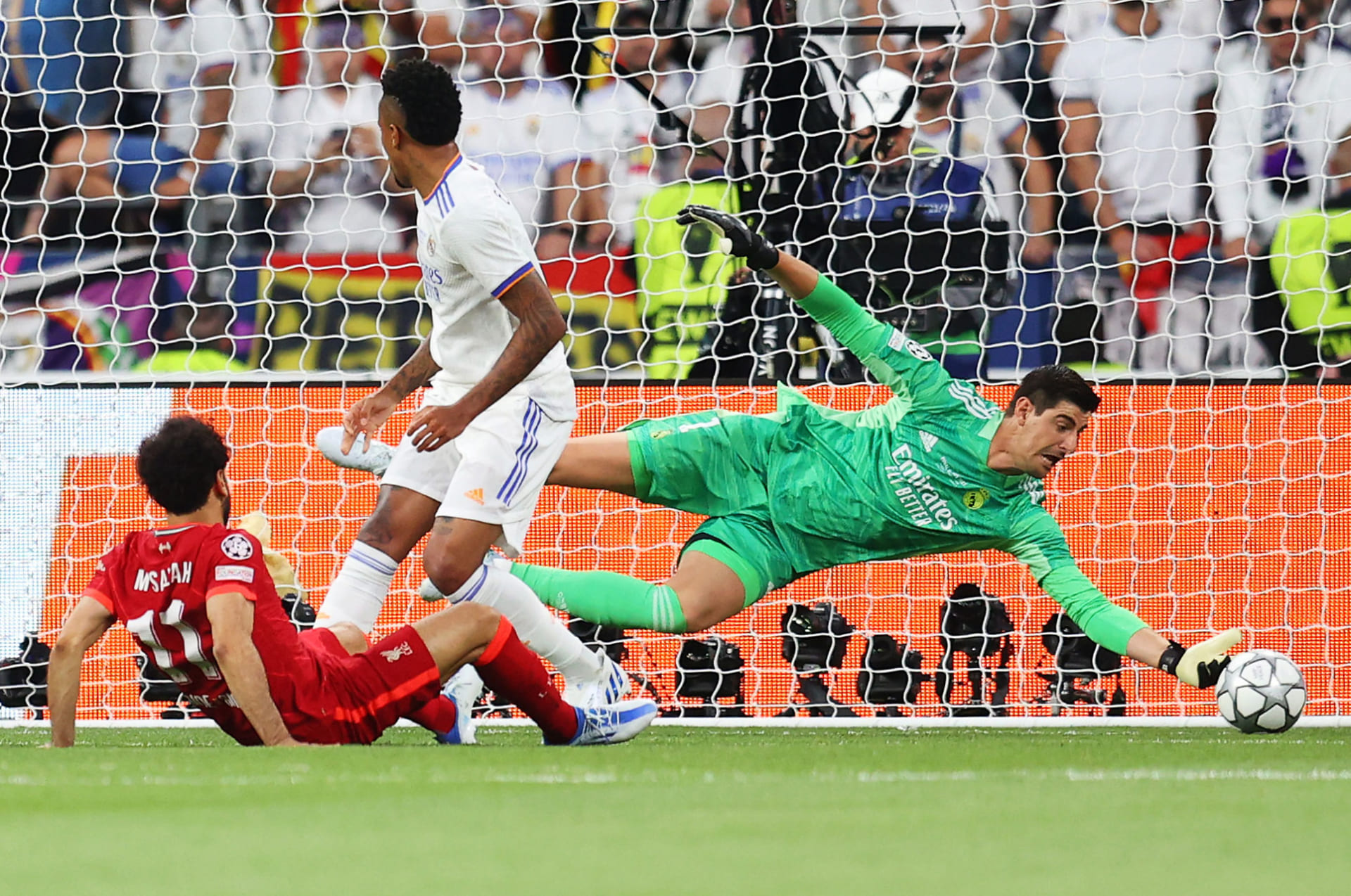 ダイビング コラプシング インナーダイビング Cl決勝を完封したクルトワの飛び込み技術 Footballista フットボリスタ