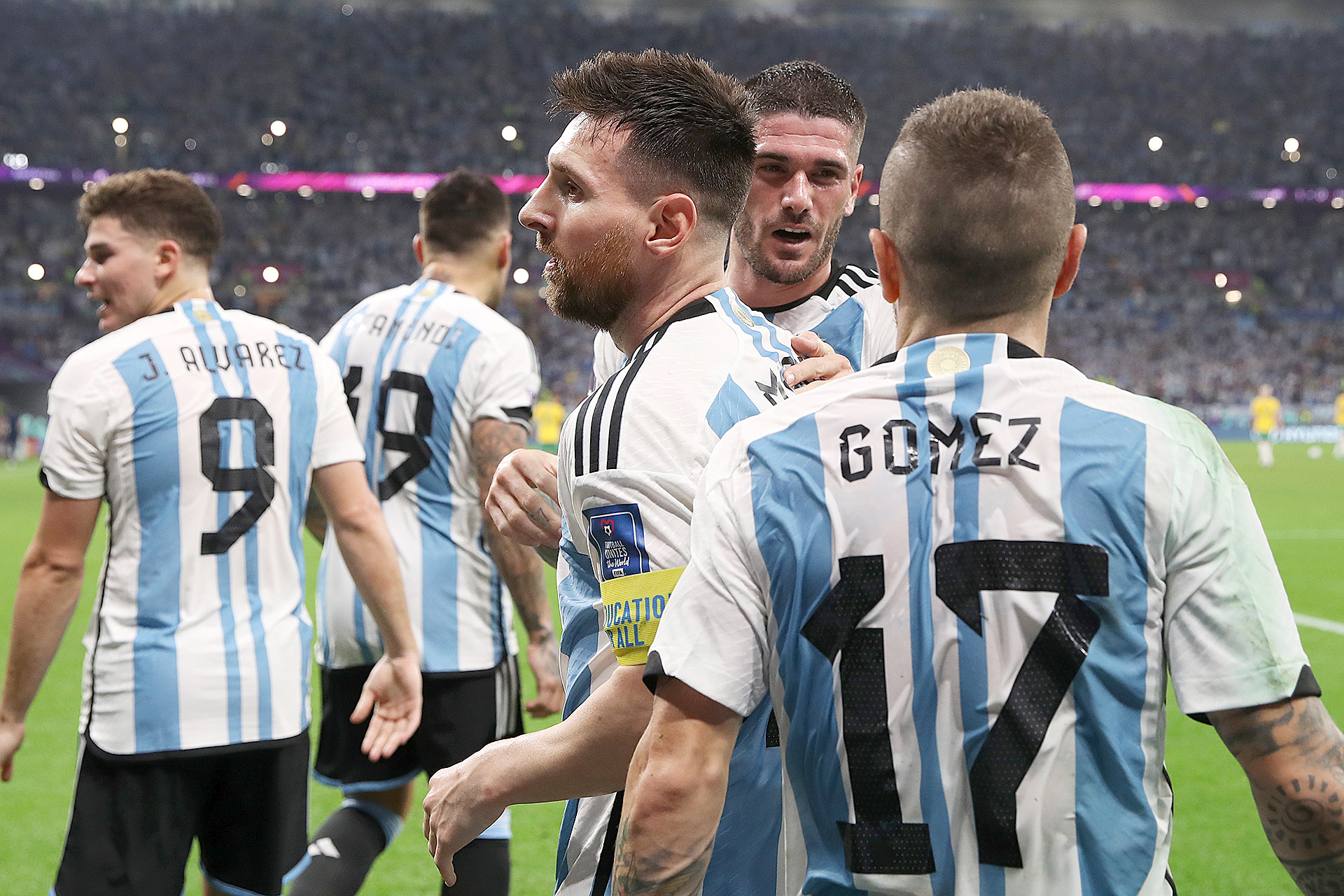 いい意味で メッシのチーム であることを示したアルゼンチンが準々決勝へ アルゼンチン 2 1 オーストラリア Footballista フットボリスタ
